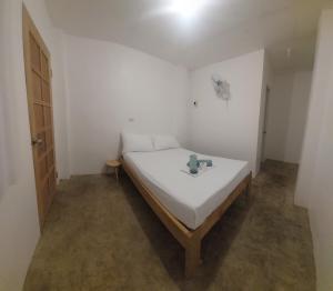 Postel nebo postele na pokoji v ubytování Camotes Hostel Resort
