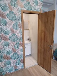 Fotografie z fotogalerie ubytování Green Oaks Private Rooms with Private Shower v destinaci Klaipėda