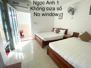 Tempat tidur dalam kamar di Ngọc Anh Hotel