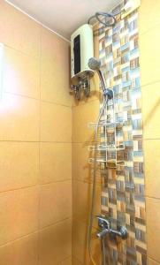 a shower with a shower head in a bathroom at Casa De Mira in Angeles