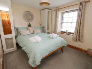 Postel nebo postele na pokoji v ubytování Old Higher Lighthouse Branscombe Lodge + 32 fotografií