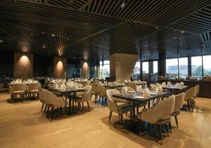 Restaurace v ubytování Essentia Premier Hotel Pune Wakad