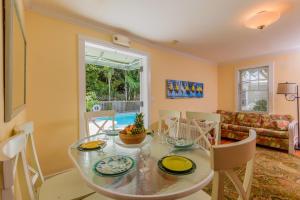 Ein Sitzbereich in der Unterkunft Key West Villas
