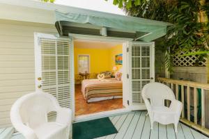 Ein Balkon oder eine Terrasse in der Unterkunft Key West Villas