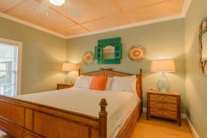 Ein Bett oder Betten in einem Zimmer der Unterkunft Key West Villas