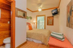Ein Bett oder Betten in einem Zimmer der Unterkunft Key West Villas