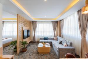 Rúm í herbergi á Hotel Crystal Pashupati