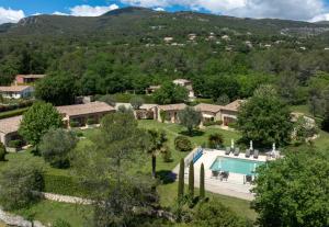 an aerial view of a house with a swimming pool at La Résidence du Moulin in Tourrettes-sur-Loup