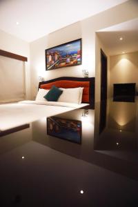 Postel nebo postele na pokoji v ubytování Naylover Hotel Suites