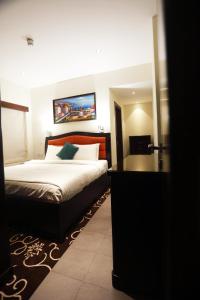 Postel nebo postele na pokoji v ubytování Naylover Hotel Suites
