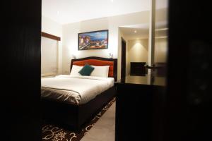 Postel nebo postele na pokoji v ubytování Naylover Hotel Suites