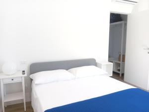 A bed or beds in a room at Dolce Dimora Charme Mare