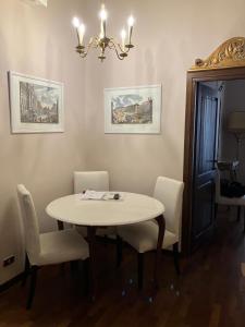a dining room with a white table and chairs at Ascanio Twenty Six in Rome