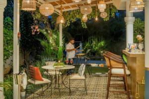 Επισκέπτες που μένουν στο SaffronStays Sweet Mango