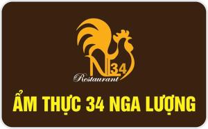 高平省的住宿－Nhà hàng Khách Sạn 34 Nga Lượng Cao Bằng，棕色背景的黄色标志和公鸡