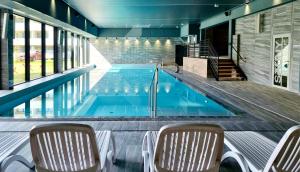 Basen w obiekcie FARO Apartamenty Kasprowicza 20 BASEN w cenie SCHWIMMBAD im Preis lub w pobliżu