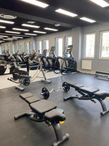 Centrum fitness w obiekcie FARO Apartamenty Kasprowicza 20 BASEN w cenie SCHWIMMBAD im Preis