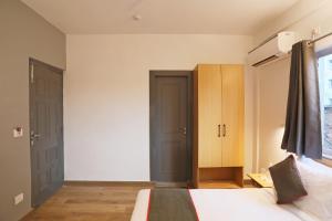 En eller flere senger på et rom på Collection O Aarya Inn Salt Lake