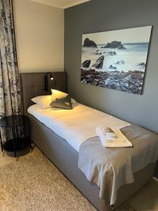 Voodi või voodid majutusasutuse Lofoten Værøy Bryggehotell AS toas
