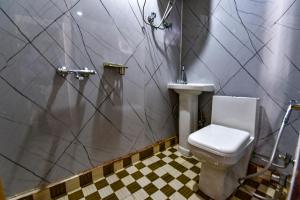 FabHotel Neilkanth的一间浴室