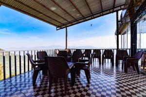 FabHotel Neilkanth的阳台或露台