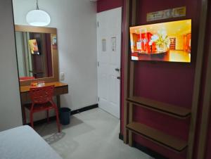 TV a/nebo společenská místnost v ubytování Hotel Sogo Banawe