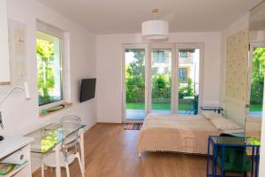 a living room with a bed and a table at Puck Nexo apartament u Doroty 2os in Puck