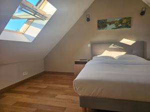 a bedroom with a large bed with a roof at Le Vinci /Maison près du château in Amboise
