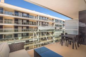 Balkón nebo terasa v ubytování Casa Seabreeze Ivan Luxury Homes 8ªPlta Norte 1ªLínea