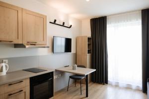 Zakrzówek Residence的厨房或小厨房