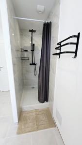 Kylpyhuone majoituspaikassa Logement - Louargat