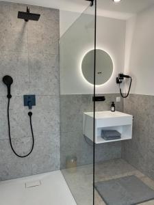 A bathroom at FEWO Studio7