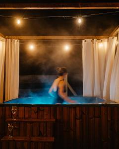 Hostia v ubytovaní Sarnia Łąka Domek 1 z Prywatnym Jacuzzi