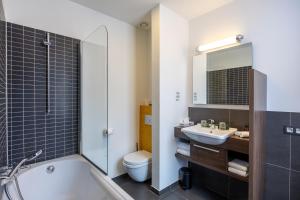 Koupelna v ubytování Hotel De Boskar Peer + 37 fotografií