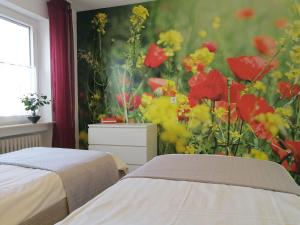 a bedroom with a flower mural on the wall at Haus Abendsonne Hochparterre klein in Koblenz