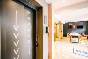 Televiisor ja/või meelelahutuskeskus majutusasutuses Grassmarket Hotel