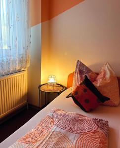 Łóżko lub łóżka w pokoju w obiekcie Frühstückspension Elena Nicoleta Caltun