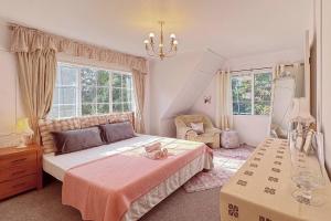 a bedroom with a large bed and a chandelier at 5Rooms life-style in City—“Golden Harvest Retreat” in Matangi +44 photos