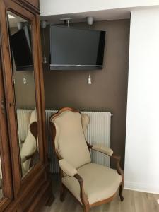TV a/nebo společenská místnost v ubytování La Maison des Vignes