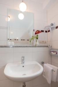 Kylpyhuone majoituspaikassa Landgasthof Am Sonnenhang