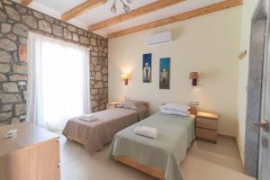 Postel nebo postele na pokoji v ubytování Nymfes Villas