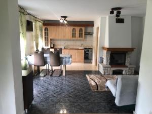 Kuchyň nebo kuchyňský kout v ubytování Gospodarstwo Agroturystyczne w Maradkach u Justyny