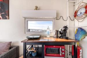 Fotografie z fotogalerie ubytování Cozy Floating house with sauna v Tallinnu
