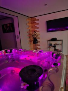 a room with purple lights on a table at Les bulles d'or in Flémalle-Grande