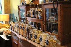 a display of jars of food on a table at Parkhotel Cloppenburg in Cloppenburg