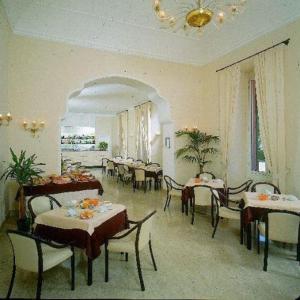 ジェノヴァにあるホテル メディテラネのギャラリーの写真