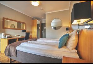 Łóżko lub łóżka w pokoju w obiekcie East İstanbul Airport Hotels & Free Transportation