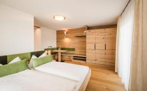Postel nebo postele na pokoji v ubytování Boutique Pension Erlacher - Adults Only