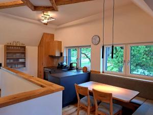 A kitchen or kitchenette at Gasthof Knappenwirt