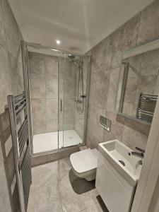 St Paul's London Apartments tesisinde bir banyo